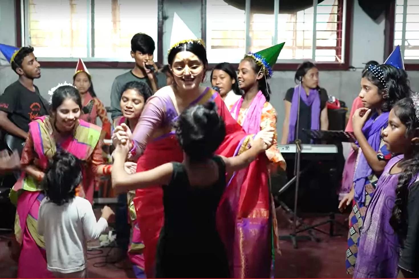 যে অনাথ আশ্রমে জন্মদিনের দুপুর কেটেছে পরীমনির