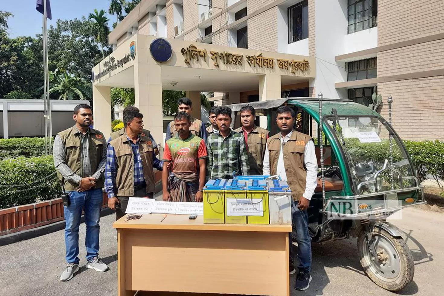 অটোরিকশাচালক হত্যা মামলায় গ্রেপ্তার ২ ছিনতাইকারী