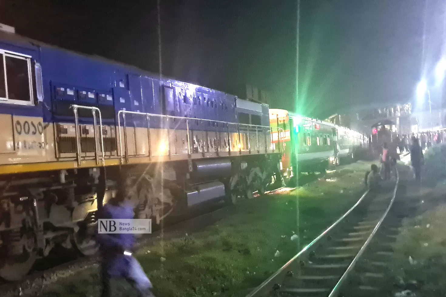 বিকল ট্রেনে বাড়ল পরীক্ষার্থীদের ভাবনা