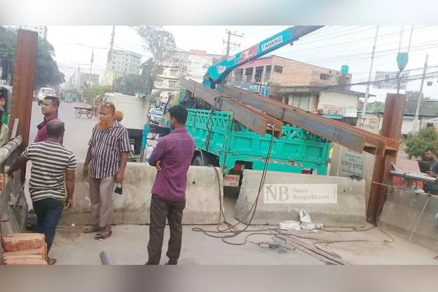 এম এ মান্নান ফ্লাইওভারে বসছে ব্যারিয়ার
