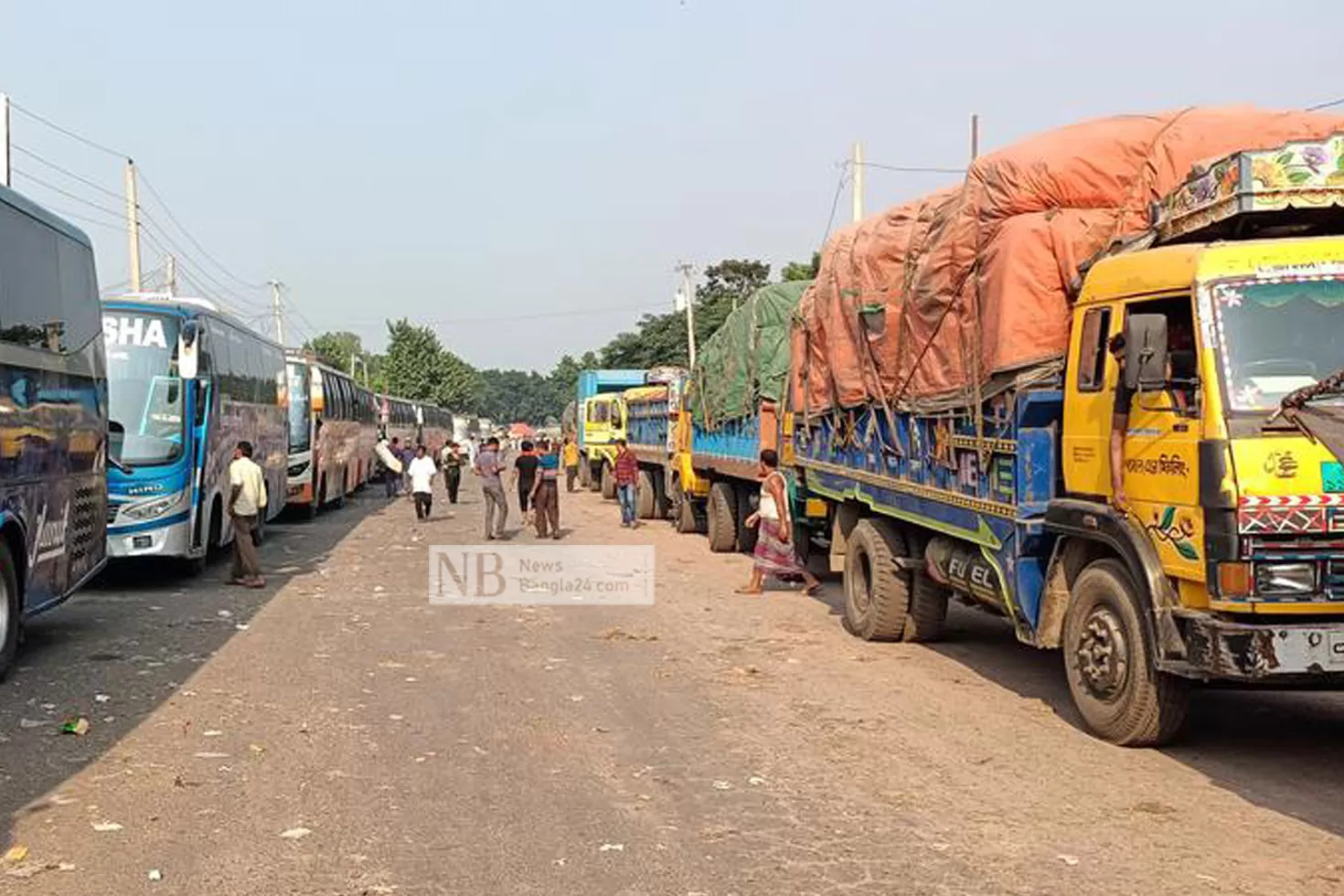 পাটুরিয়ার-পাঁচ-ফেরিঘাটের-৩টি-বন্ধ-গাড়ির-দীর্ঘ-সারি