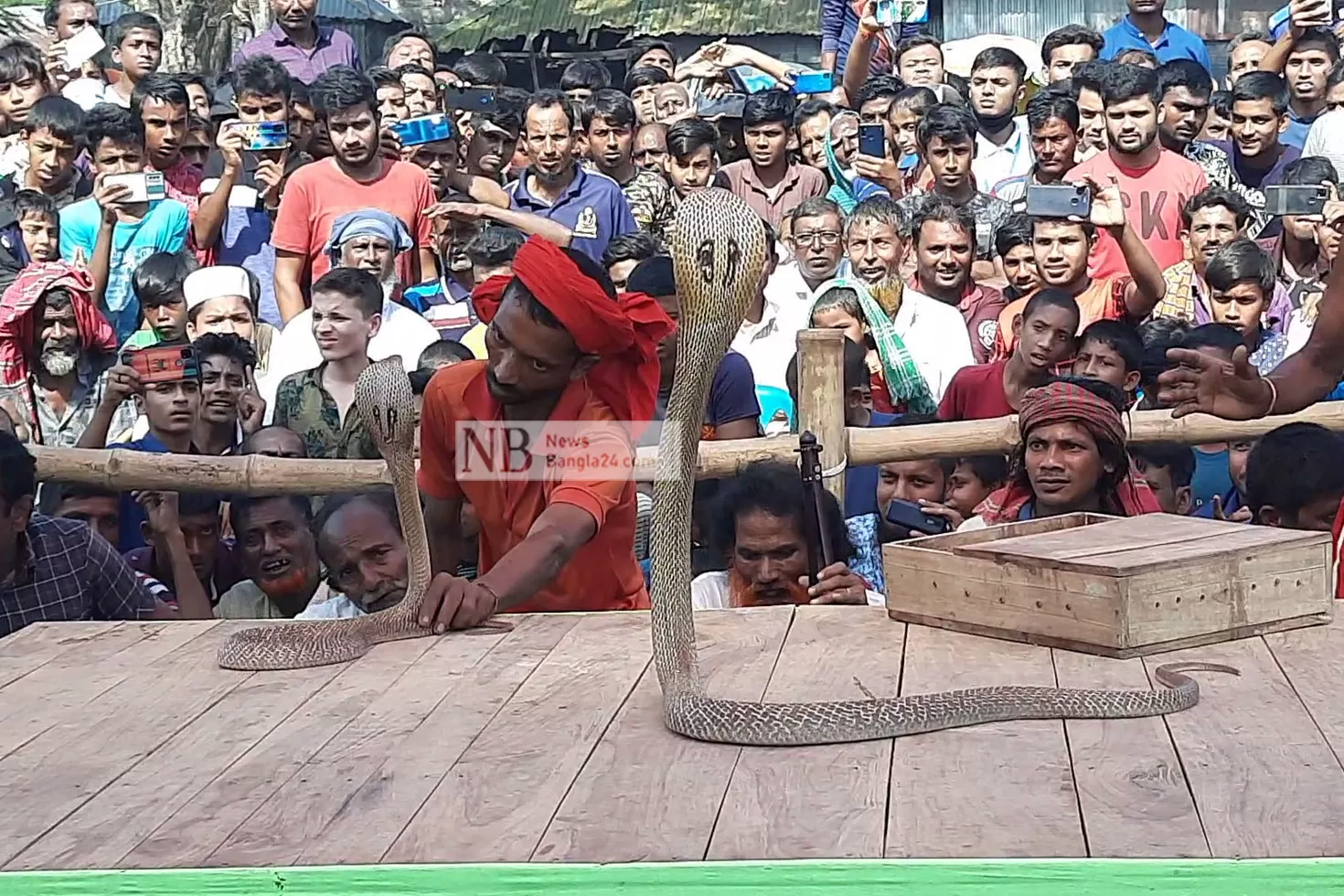 ঝাপান-খেলায়-মুগ্ধ-কুমারখালীর-মানুষ
