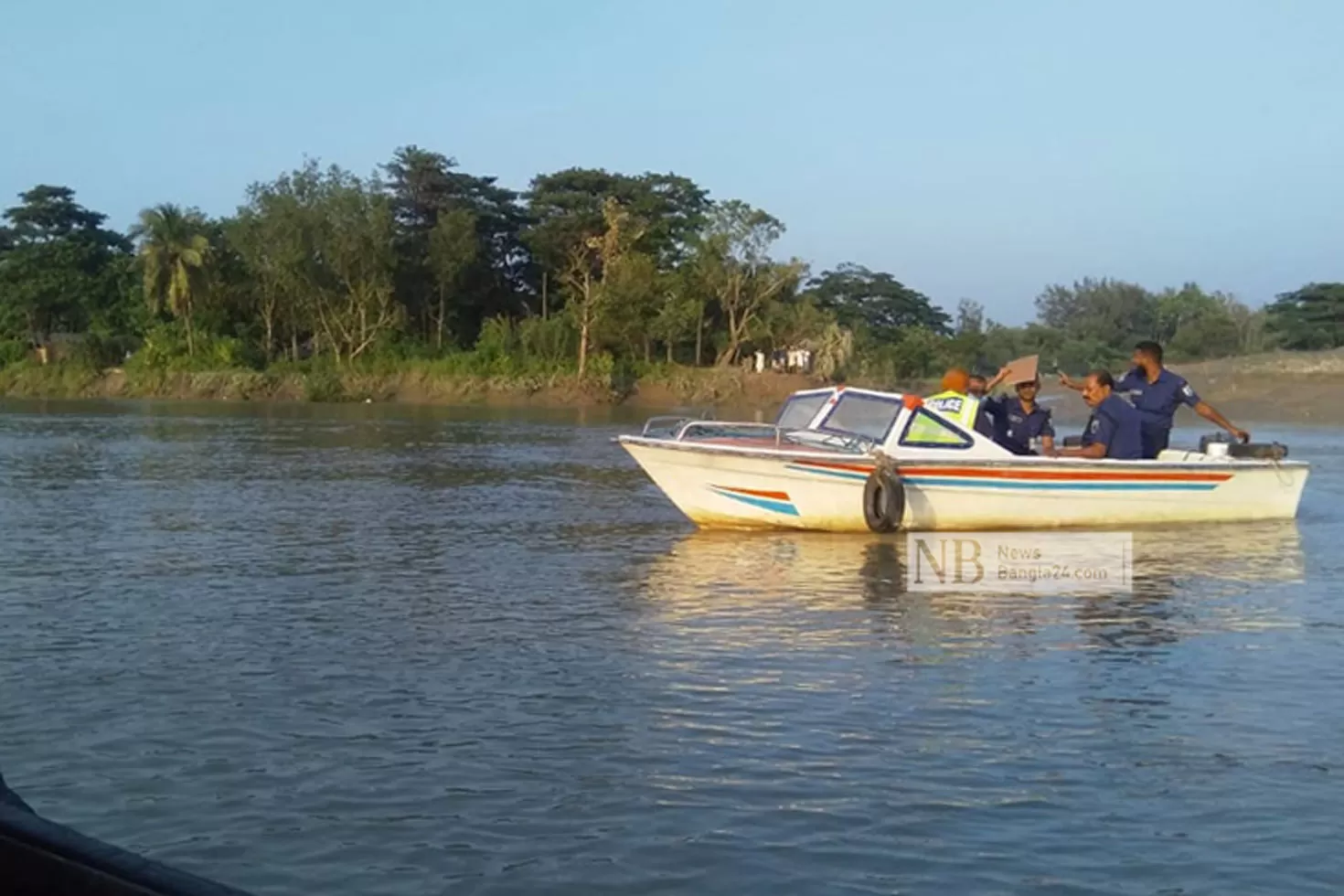সাম্পানে বাল্কহেডের ধাক্কায় স্কুলছাত্র  নিখোঁজ