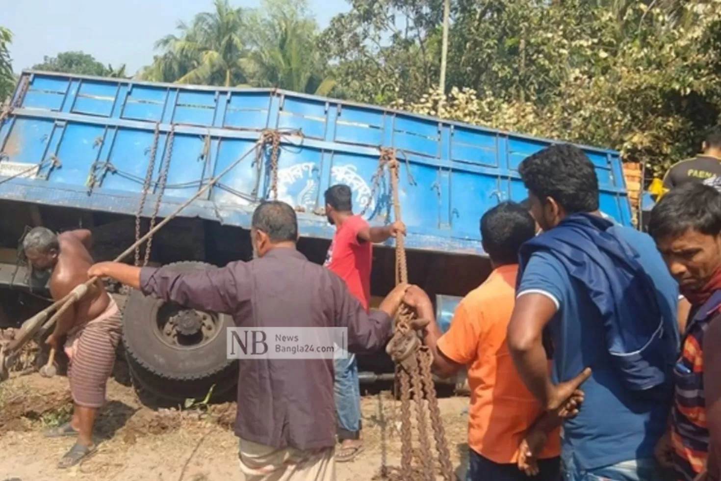 ট্রাকচাপায় পথচারী নারী নিহত