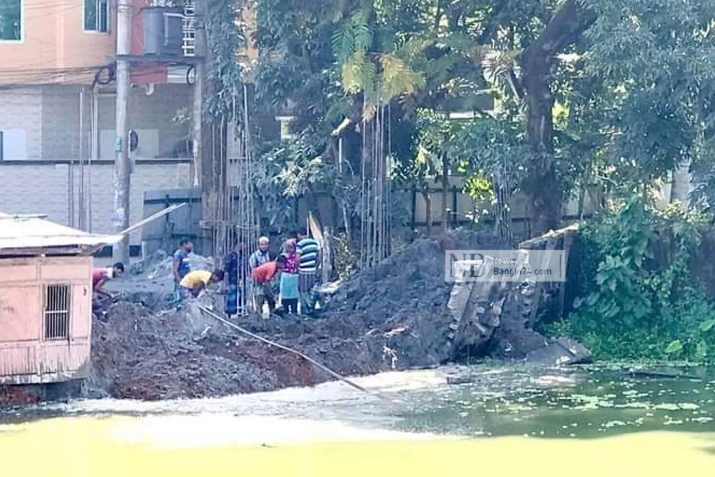 ব্যাংক কর্মকর্তার বিরুদ্ধে বিএম কলেজের জমি দখলের অভিযোগ