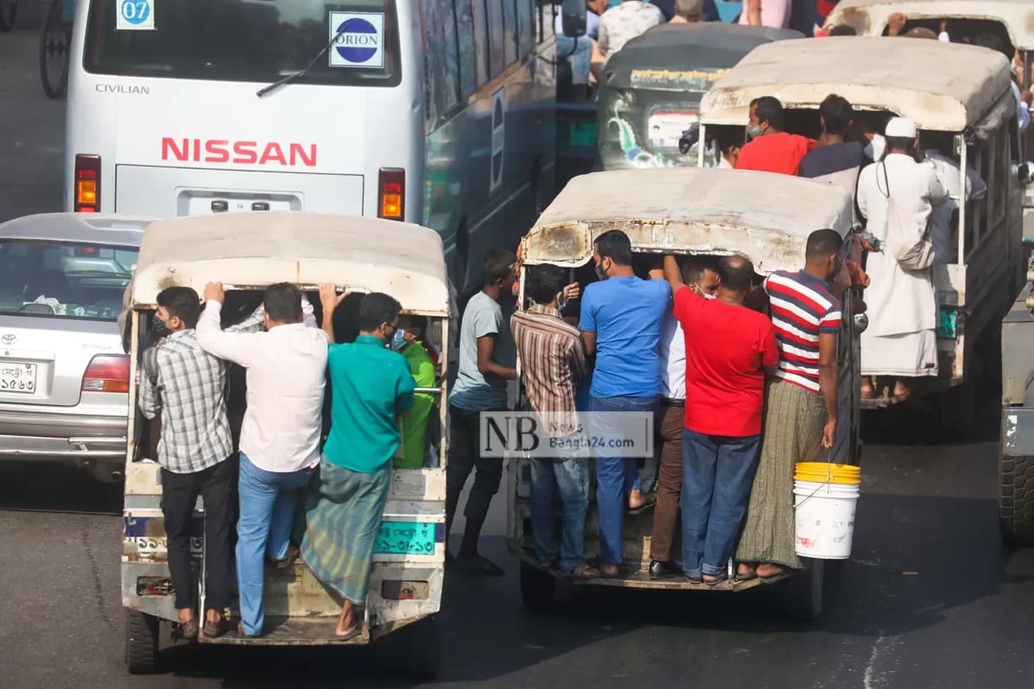 পরিবহন-ধর্মঘট-অফিসগামী-ও-শিক্ষার্থীদের-দুর্ভোগ