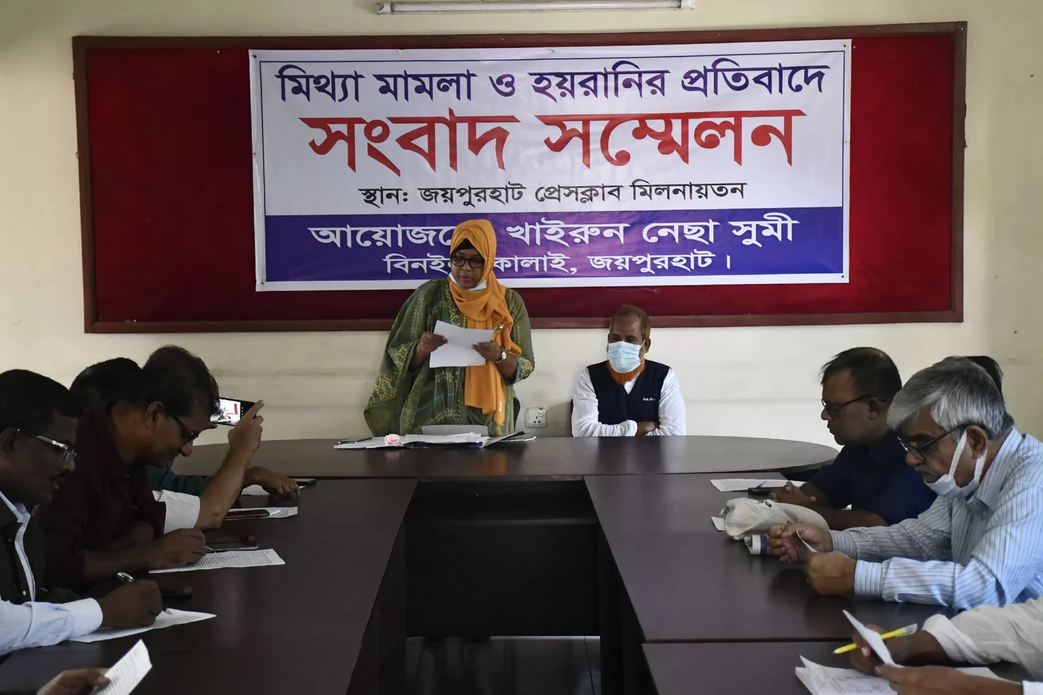 ‘মামলা দিয়ে স্কুল শিক্ষককে হয়রানি করছেন স্বামী’