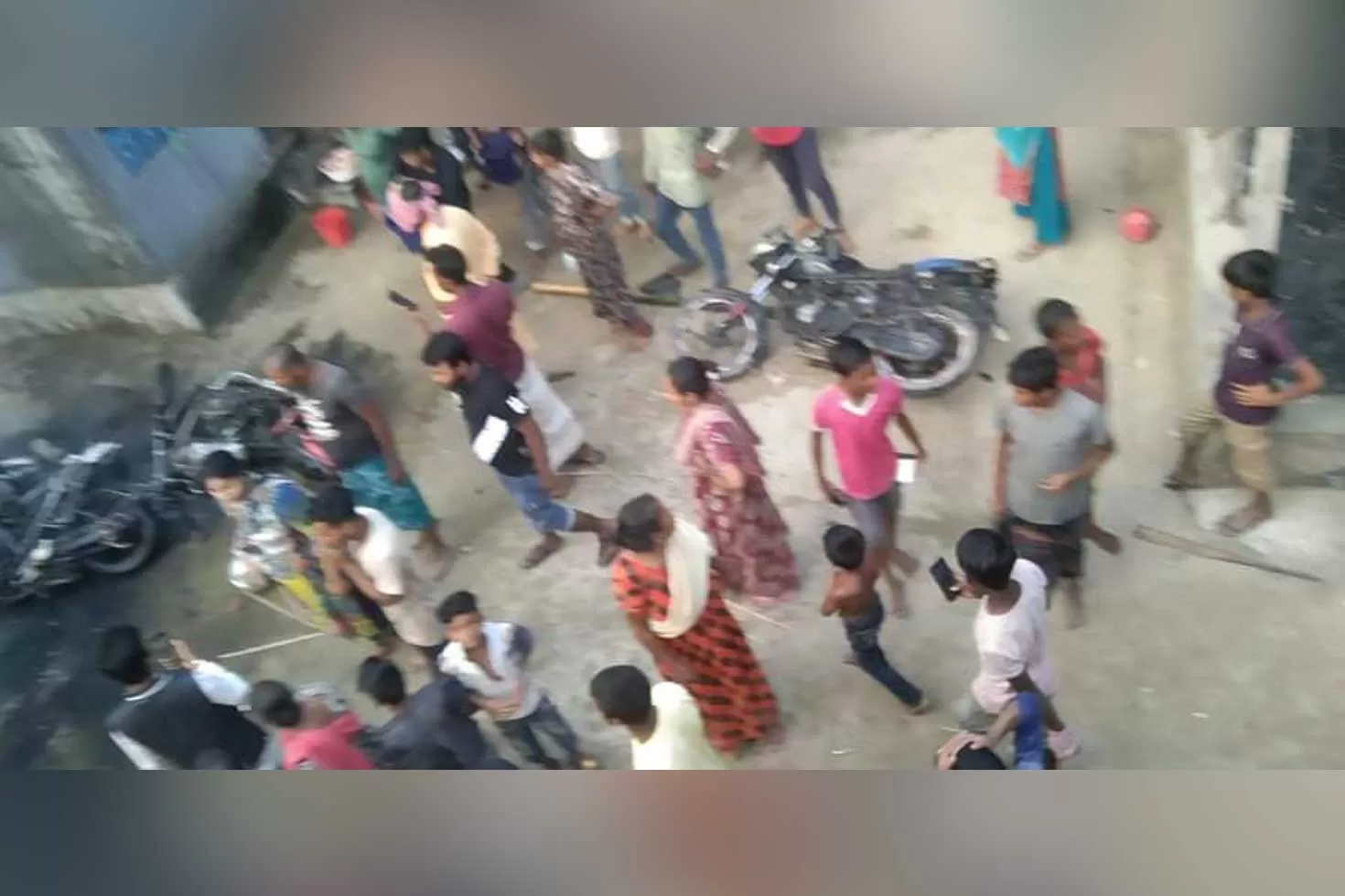 স্বতন্ত্র-প্রার্থীর-বাড়িতে-হামলা-আগুন-লুটপাট