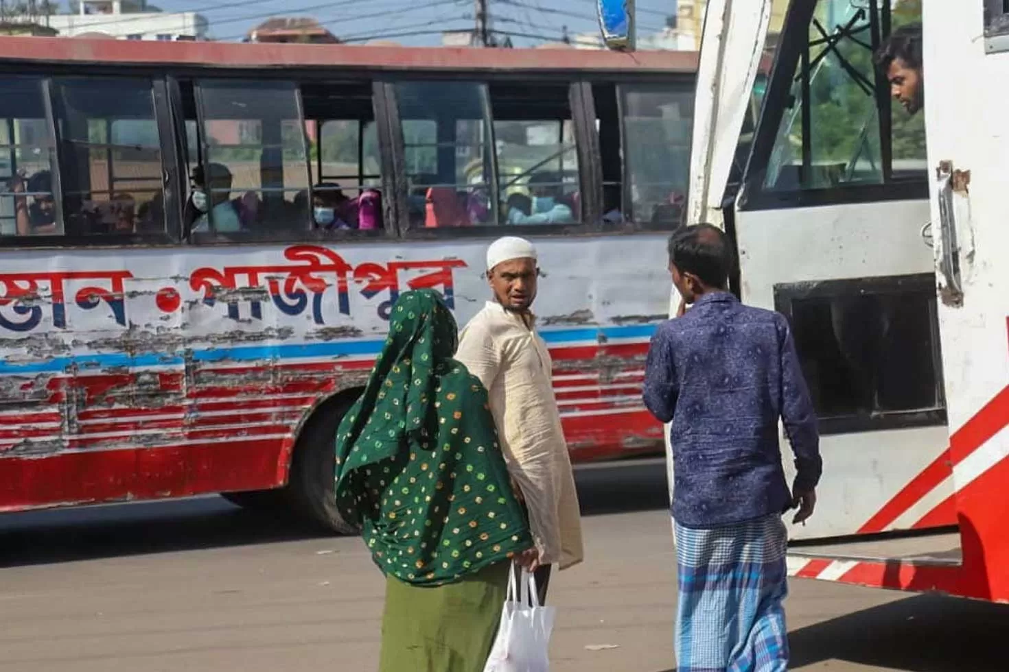 বাড়তি-ভাড়ায়-ব্যবস্থা-পুরোনো-হুঁশিয়ারি-সড়কমন্ত্রীর