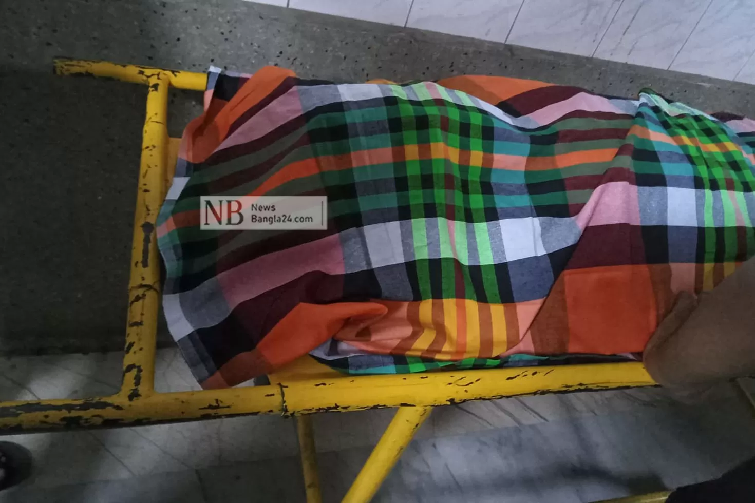 মাচায়-দাঁড়িয়ে-কাজের-সময়-নিচে-পড়ে-মৃত্যু