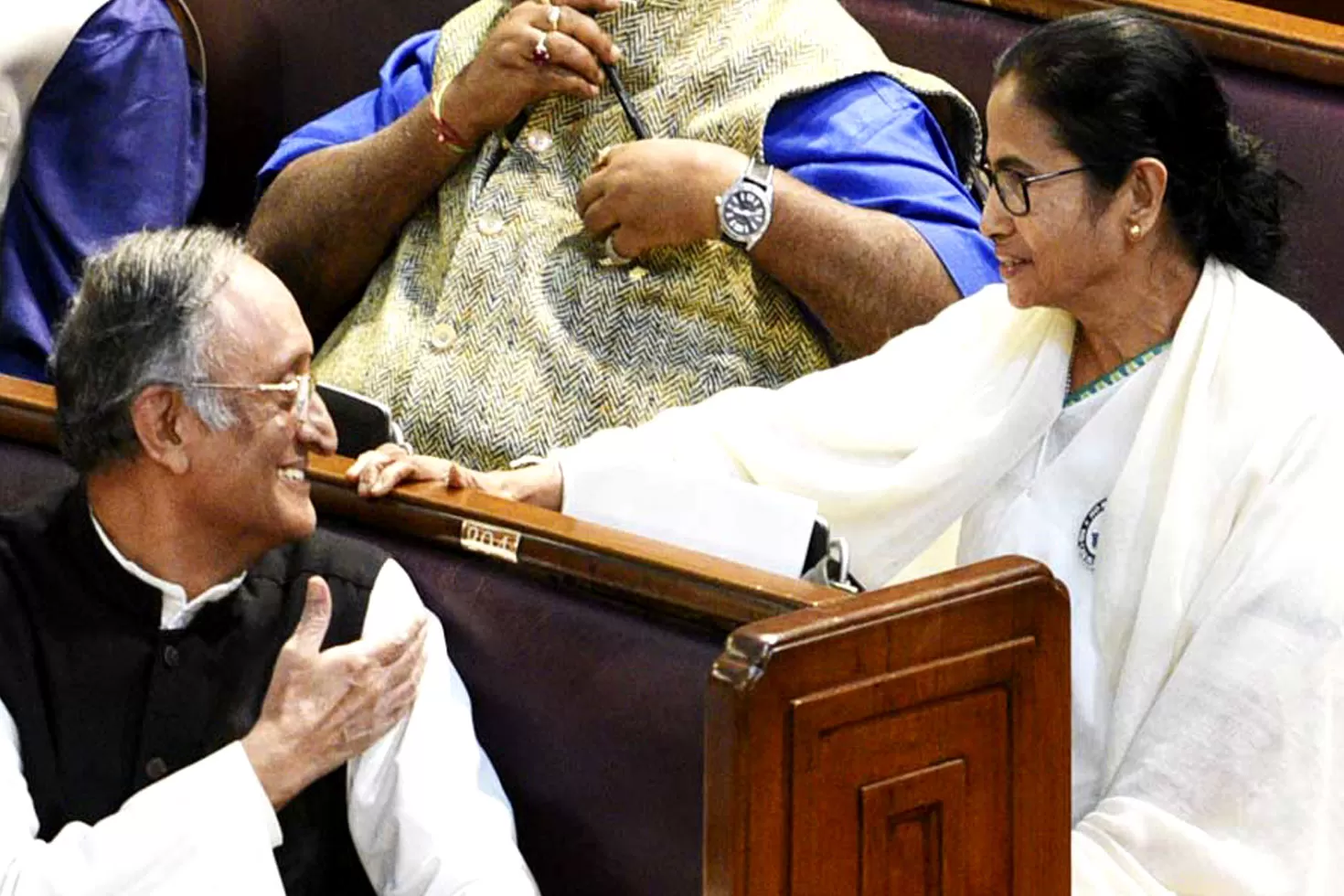 অর্থ নিজের হাতেই রাখলেন মমতা