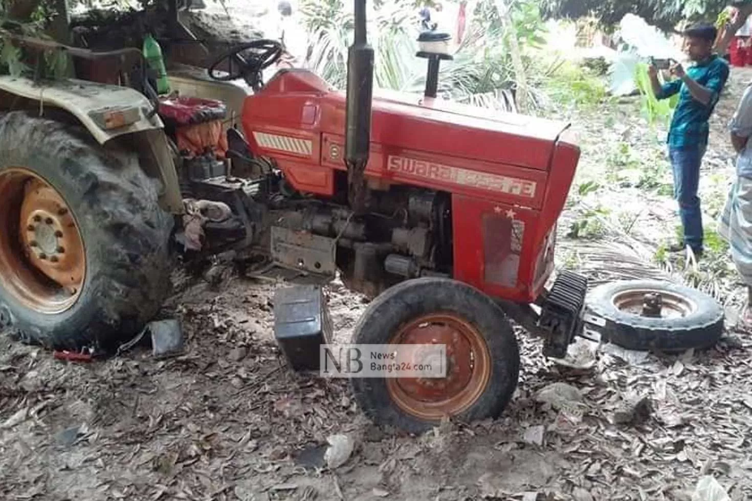 ট্রাক্টর-ইজিবাইক সংঘর্ষে গেল বাবা-ছেলের প্রাণ