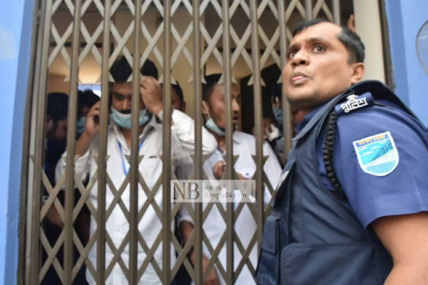 ‘আমাদের কুত্তার মতো পিটিয়েছে’