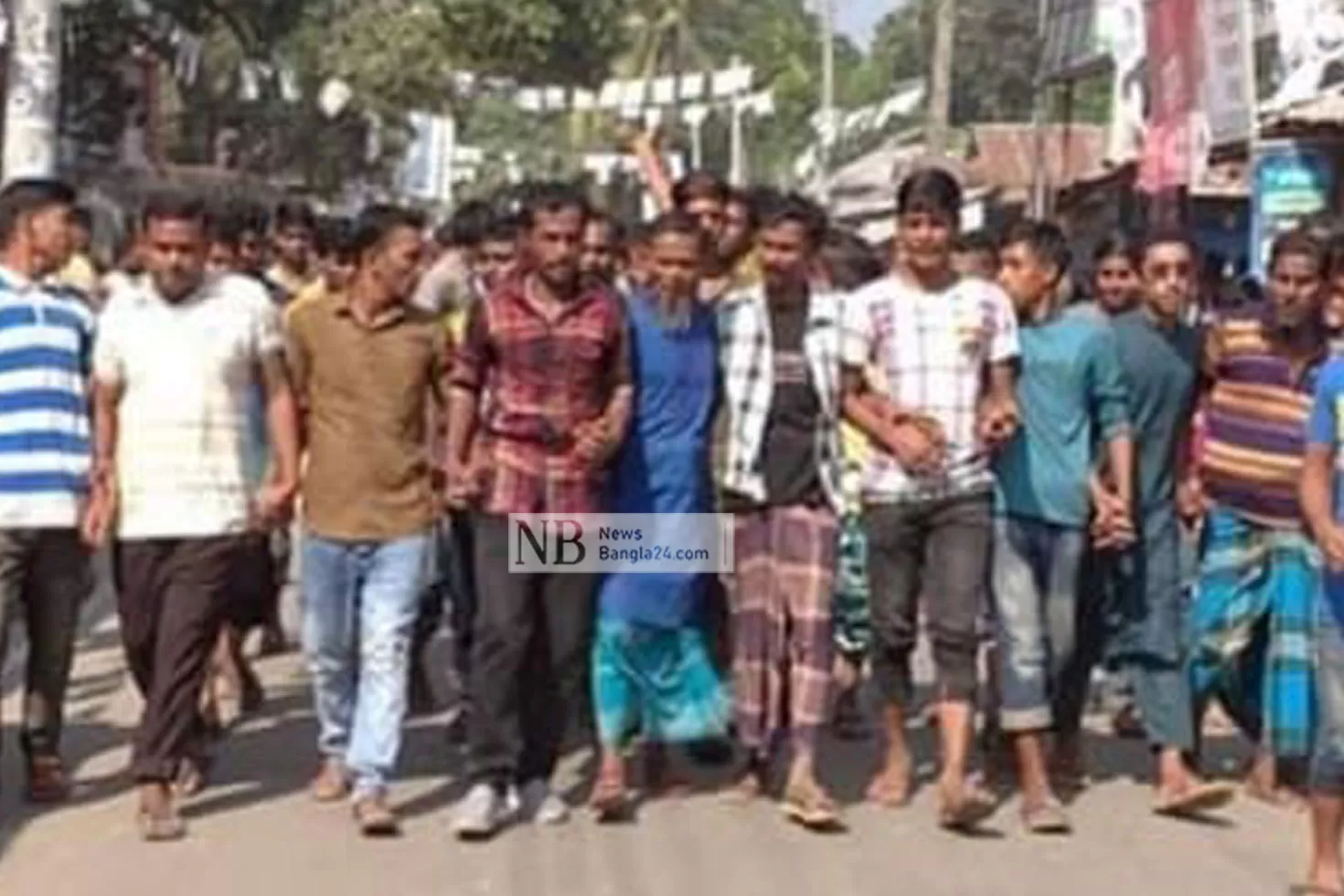 ইউপি সদস্য হত্যা: সড়কে বিক্ষুব্ধ জনতা