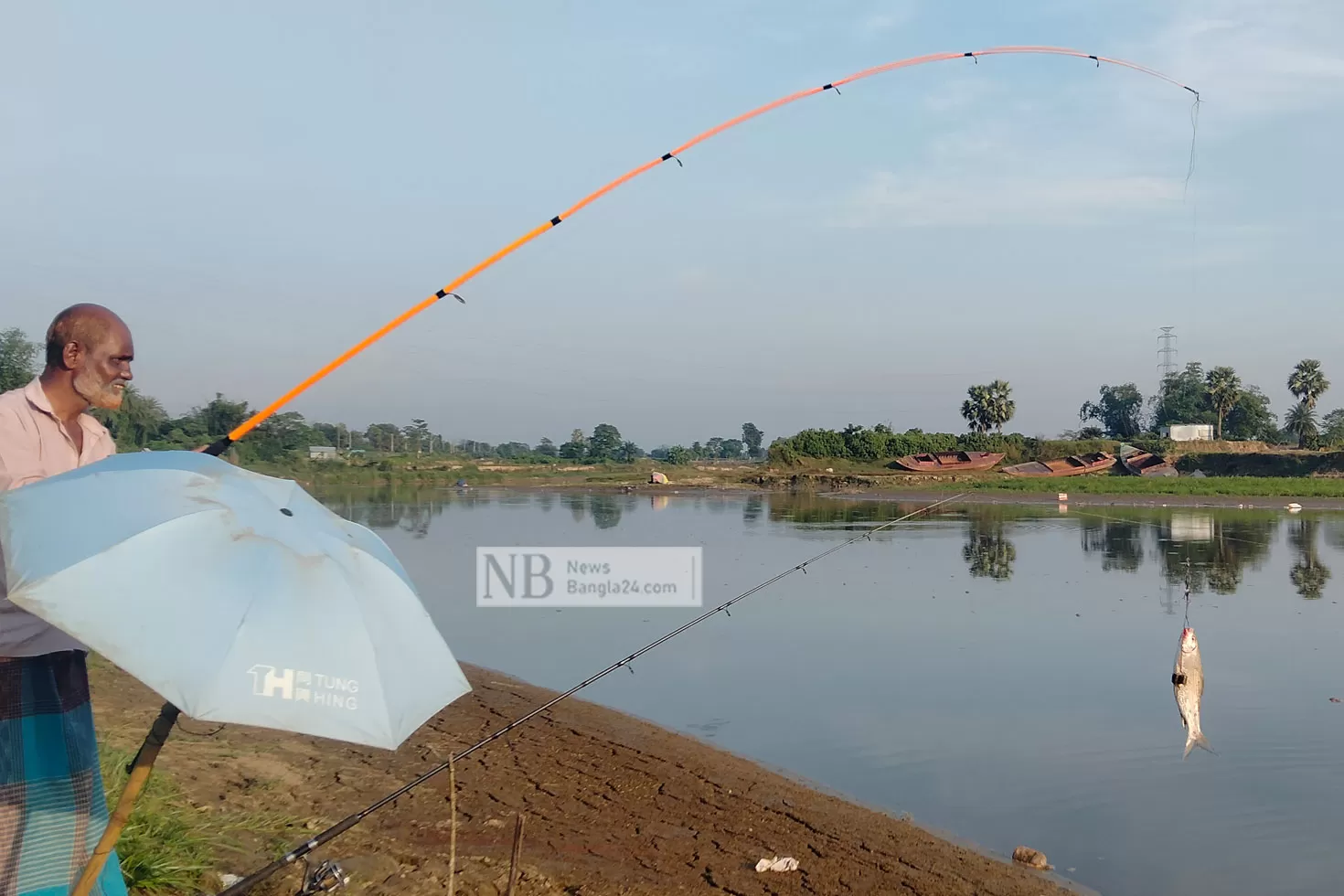 বড়শি হাতে গোমতীতে