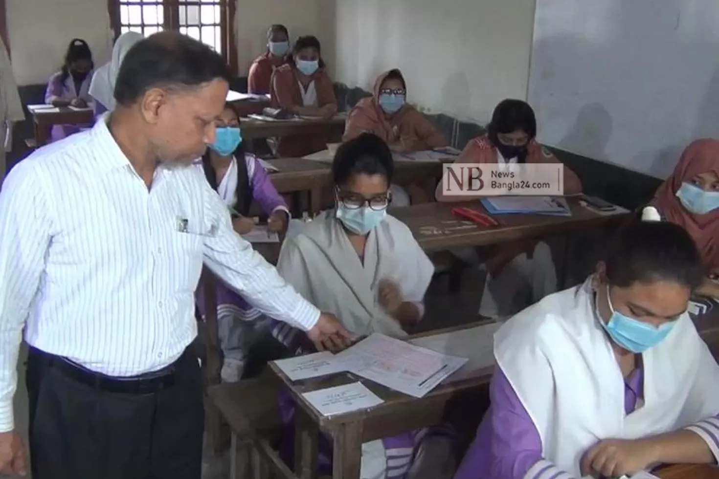পরীক্ষার্থীদের নকলে সহায়তা, ২ শিক্ষক বহিষ্কার