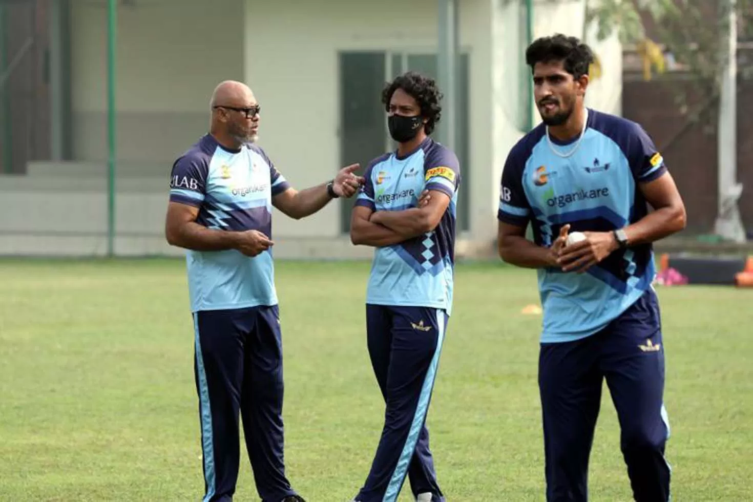 ফিল্ডিং নিয়ে কাজ করার সময় নেই ফিল্ডিং কোচের