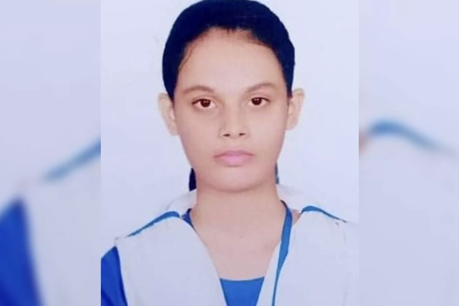 বাবার লাশ বাড়িতে রেখে পরীক্ষা কেন্দ্রে মেয়ে