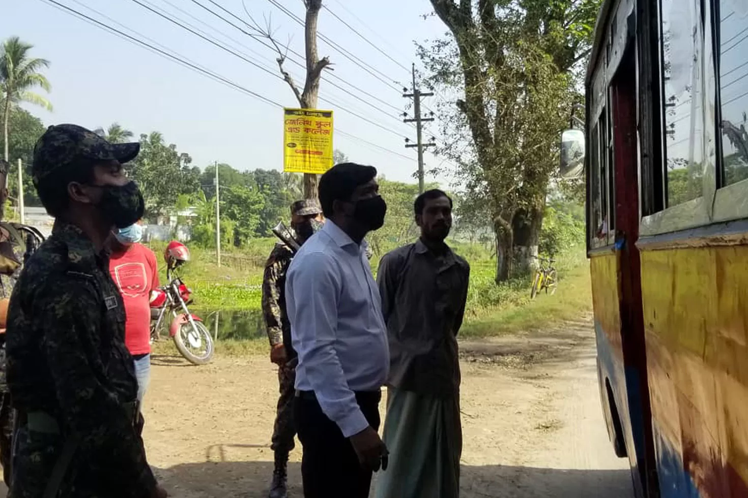 অতিরিক্ত ভাড়া আদায়ে ৫ বাসচালককে জরিমানা