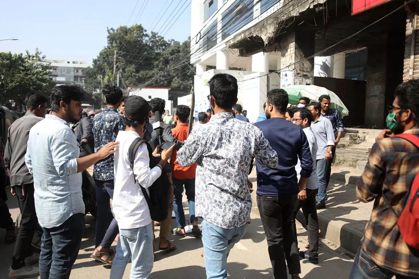 হাফ-পাসের-দাবিতে-শিক্ষার্থীদের-বিক্ষোভে-হামলা