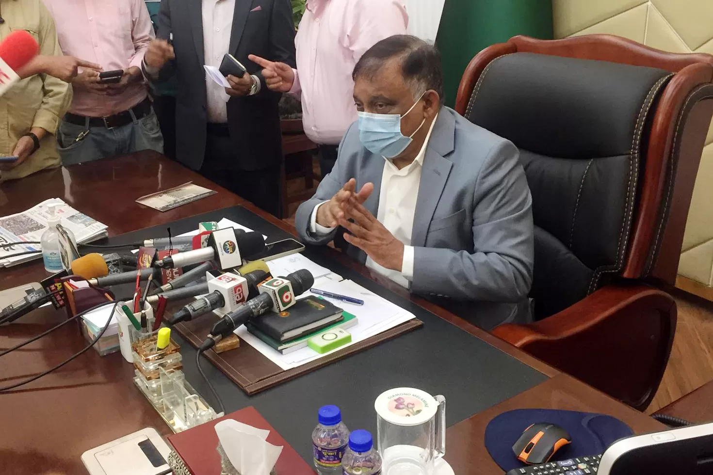 খালেদা ইস্যুতে স্বরাষ্ট্রমন্ত্রীর সঙ্গে ২০ দলের বৈঠক