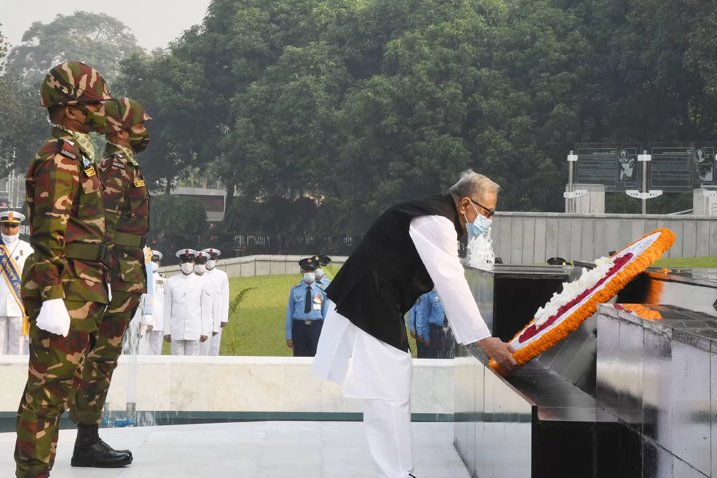 শিখা-অনির্বাণে-রাষ্ট্রপতি-প্রধানমন্ত্রীর-শ্রদ্ধা