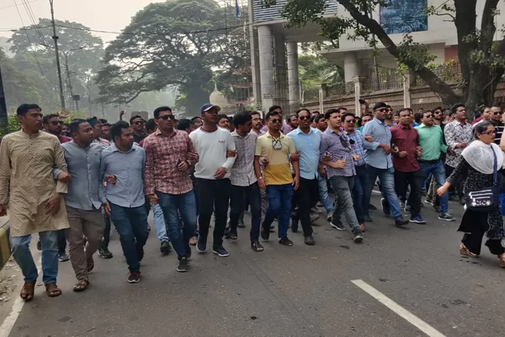 সমাবেশ-শেষে-ছাত্রদলের-মিছিলে-পুলিশের-লাঠিচার্জ