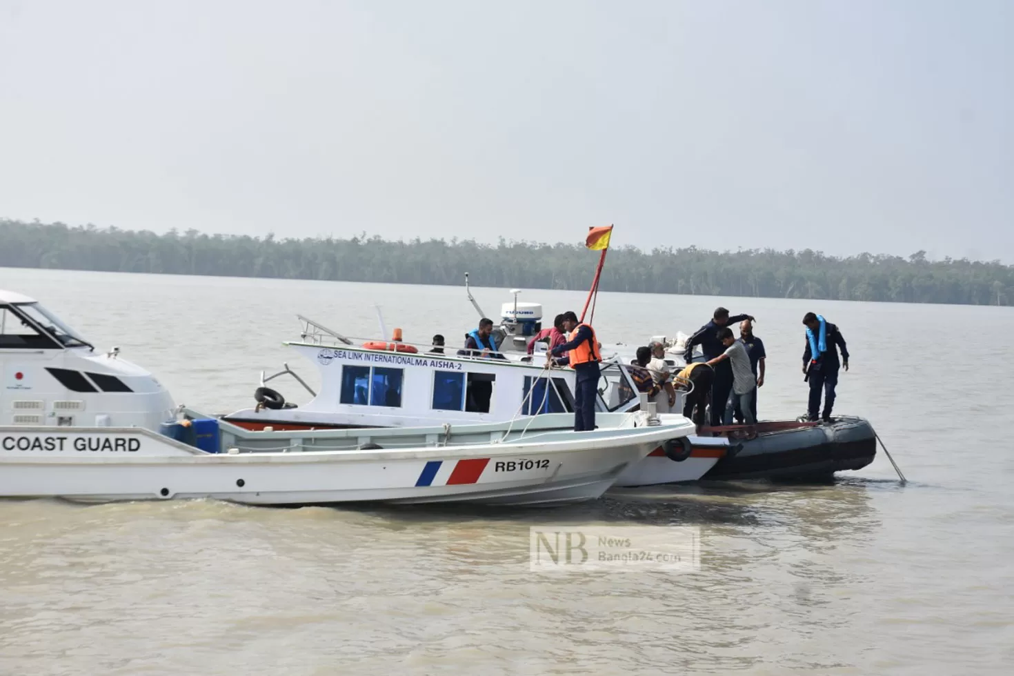 মোংলায় বাল্কহেড ডুবি: স্বজনদের খোঁজে পরিবার