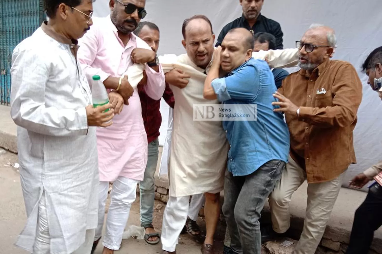 খুলনায় বিএনপির বিক্ষোভ মিছিলে পুলিশি হামলার অভিযোগ