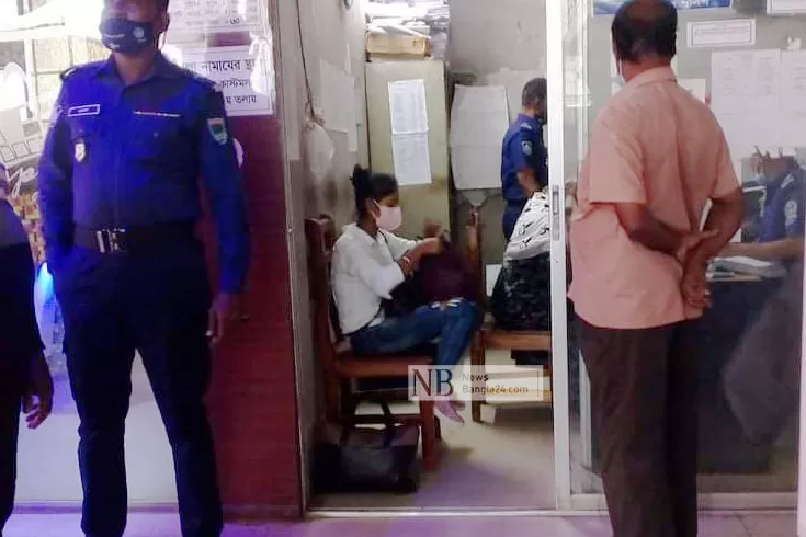 ২ বছর পর দেশে ফিরলেন ভারতে পাচার নারী
