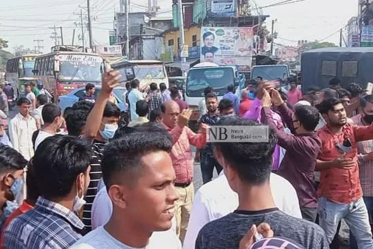 নেতা নৌকা না পাওয়ায় সড়ক অবরোধ