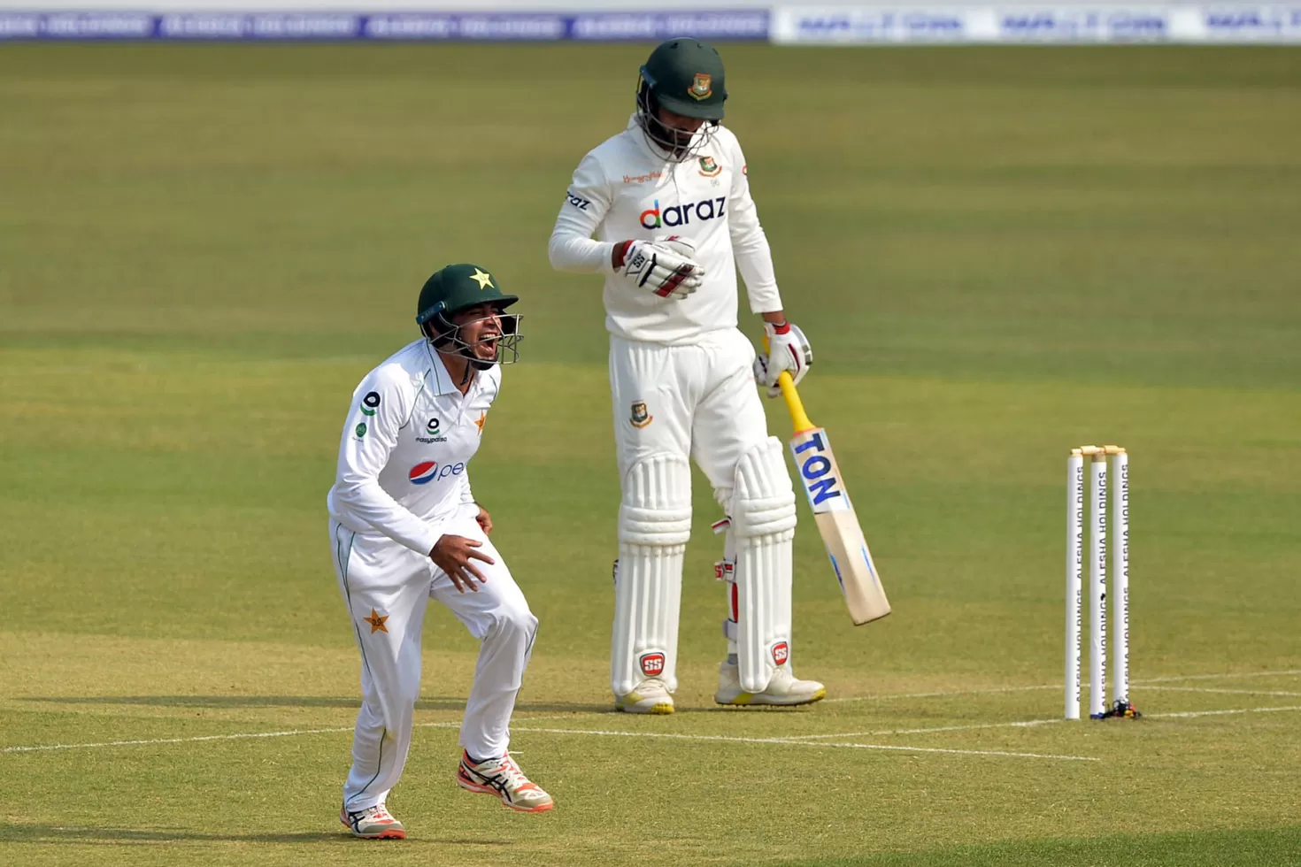 টপ অর্ডার হারিয়ে মধ্যাহ্ন বিরতিতে বাংলাদেশ