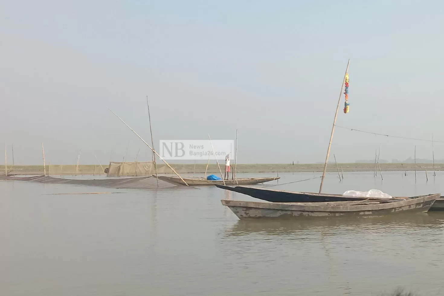 তিতাস-মেঘনাজুড়ে বাঁশ-জালের ঘের, ঘটছে দুর্ঘটনা