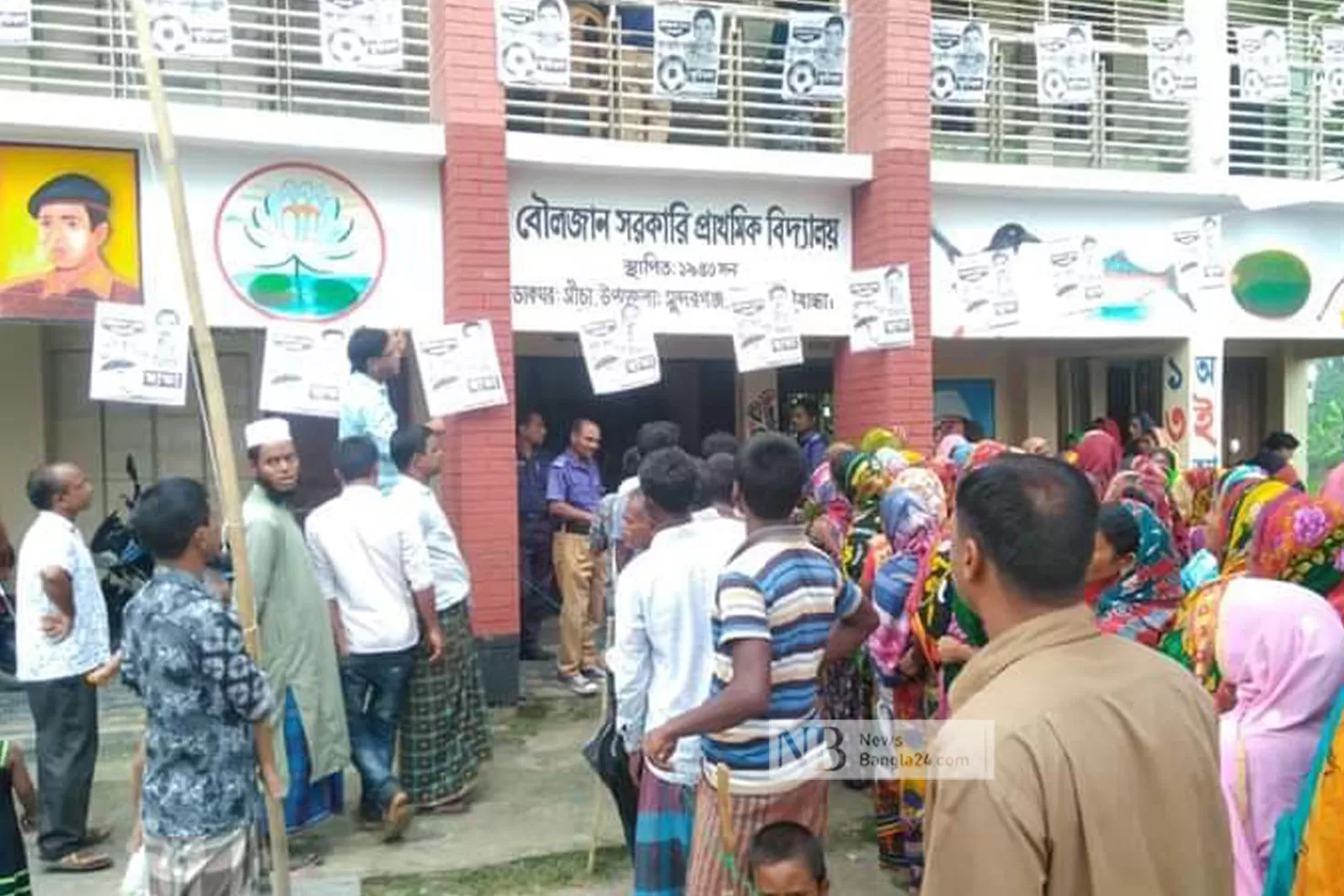 ব্যালট পেপার ছিনতাই: পুলিশের গুলি, আটক ৩