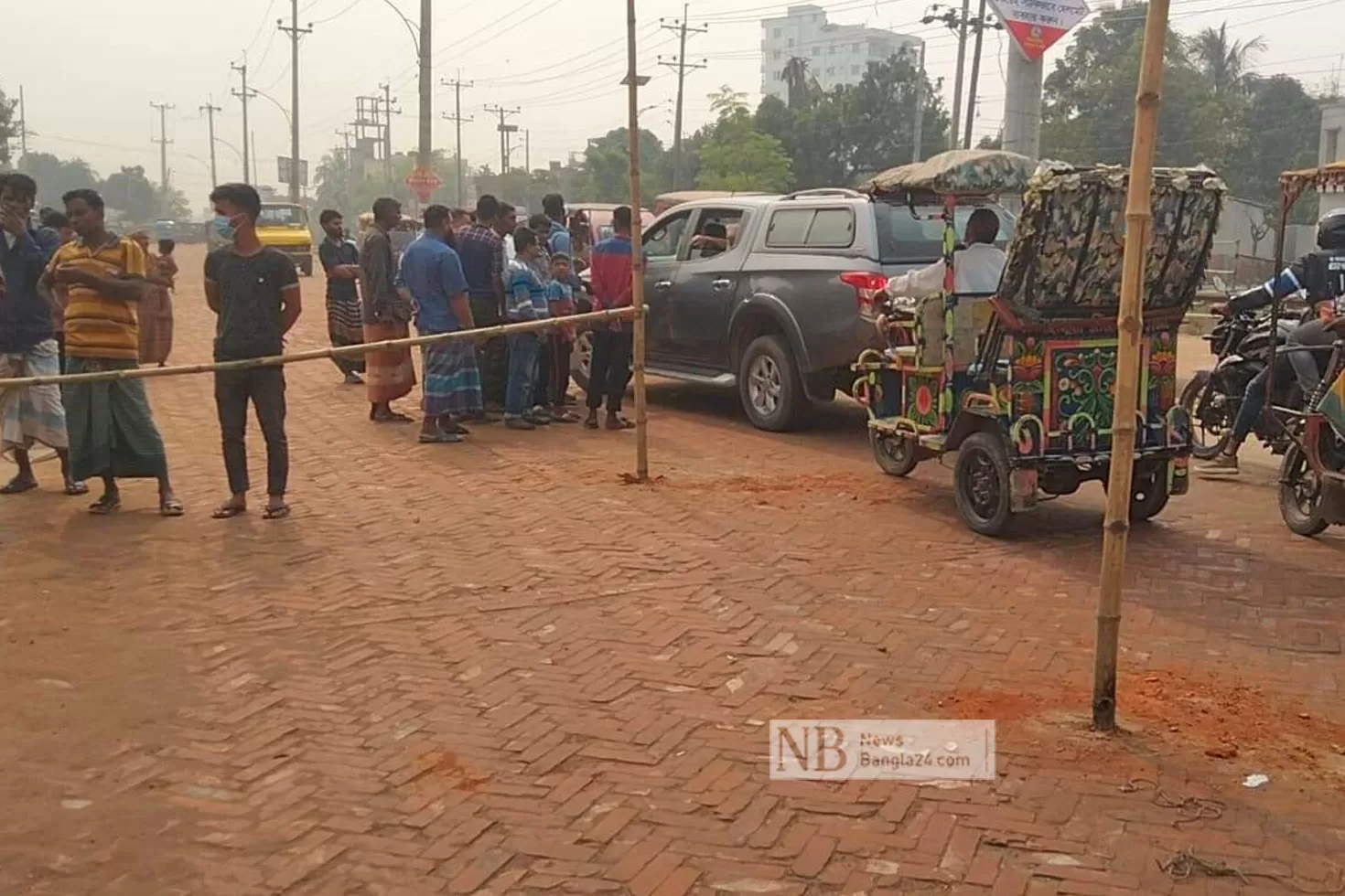 টাকা ছাড়াই জাহাঙ্গীরের রাস্তা, ক্ষতিগ্রস্তদের পাশে থাকবেন কিরণ