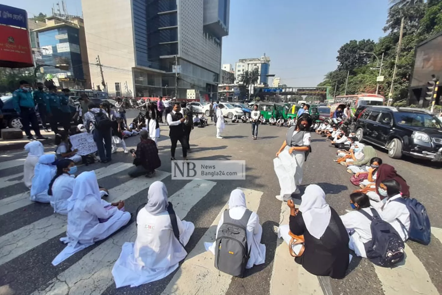 ৯-দফা-দাবিতে-রাজধানীজুড়ে-বিক্ষোভে-শিক্ষার্থীরা