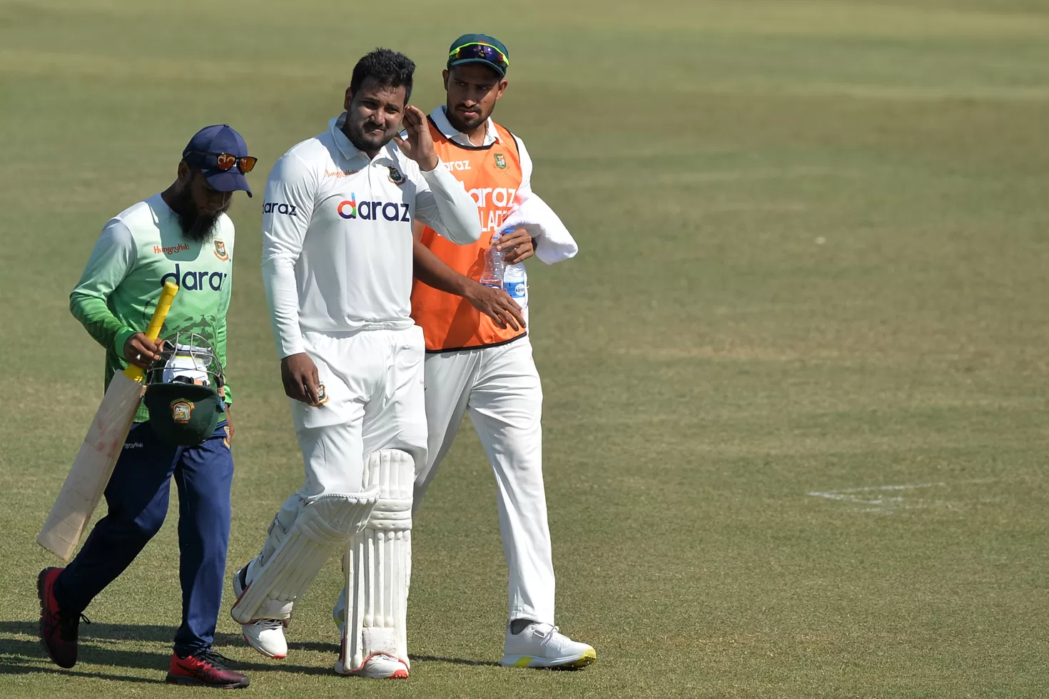 শাহিনের বাউন্সারে আঘাত পেয়ে মাঠ ছাড়লেন রাব্বি