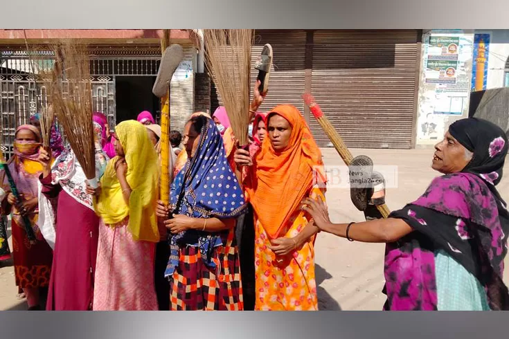 কাউন্সিলর সোহেল হত্যা: শাস্তির দাবিতে এলাকাবাসীর ঝাড়ু মিছিল 