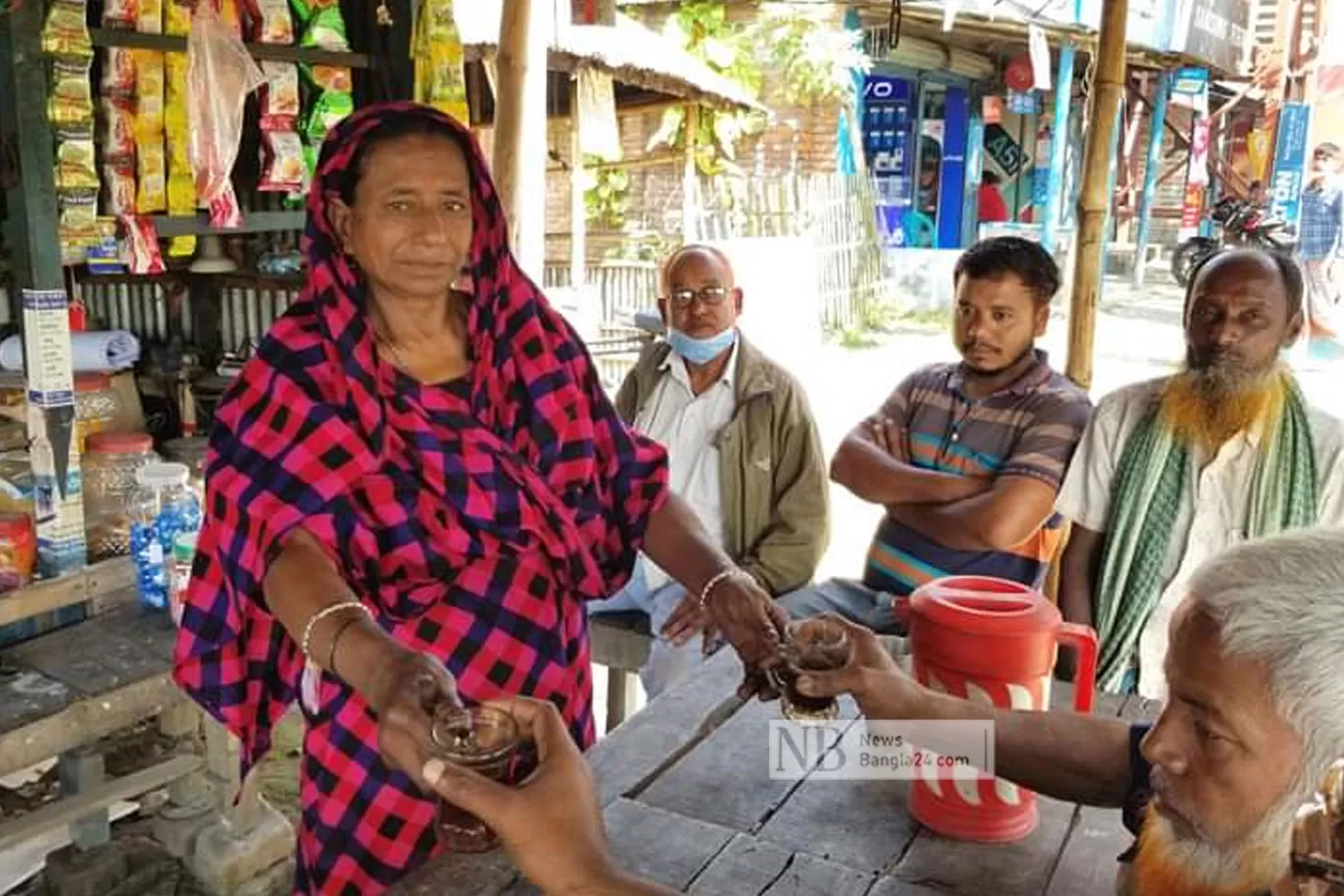 ভোটে জিতেও চা বেচবেন মাজেদা