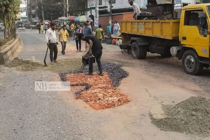 কলেজছাত্রী নাহিদার মৃত্যুর পর সেই সড়কের গর্ত ভরাট