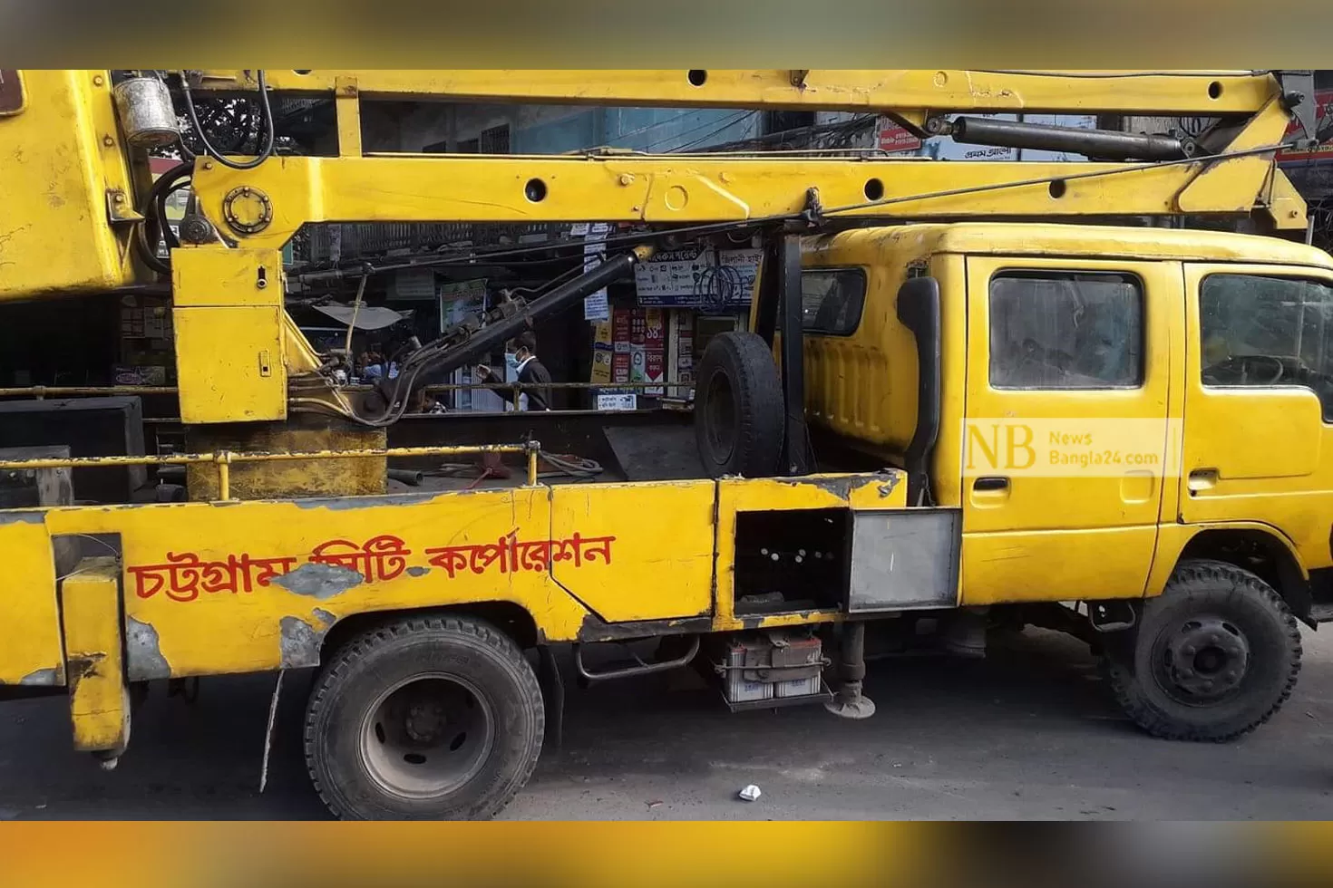 এবার চট্টগ্রাম সিটি করপোরেশনের গাড়ির ধাক্কায় পথচারী আহত