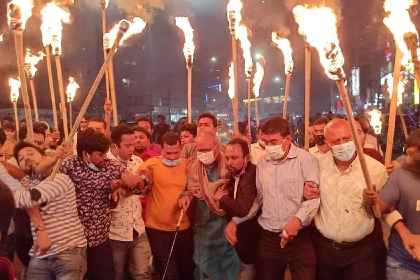 খালেদার মুক্তি দাবিতে রাজধানীতে মশাল মিছিল