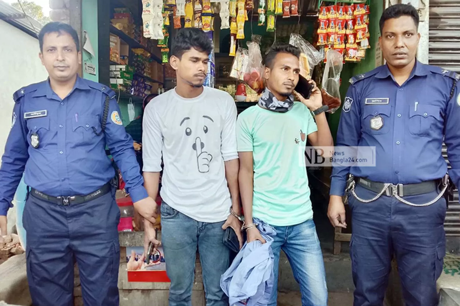ইয়াবাসহ গ্রেপ্তার দারাজের ডেলিভারি ম্যান-গা‌ড়িচালক