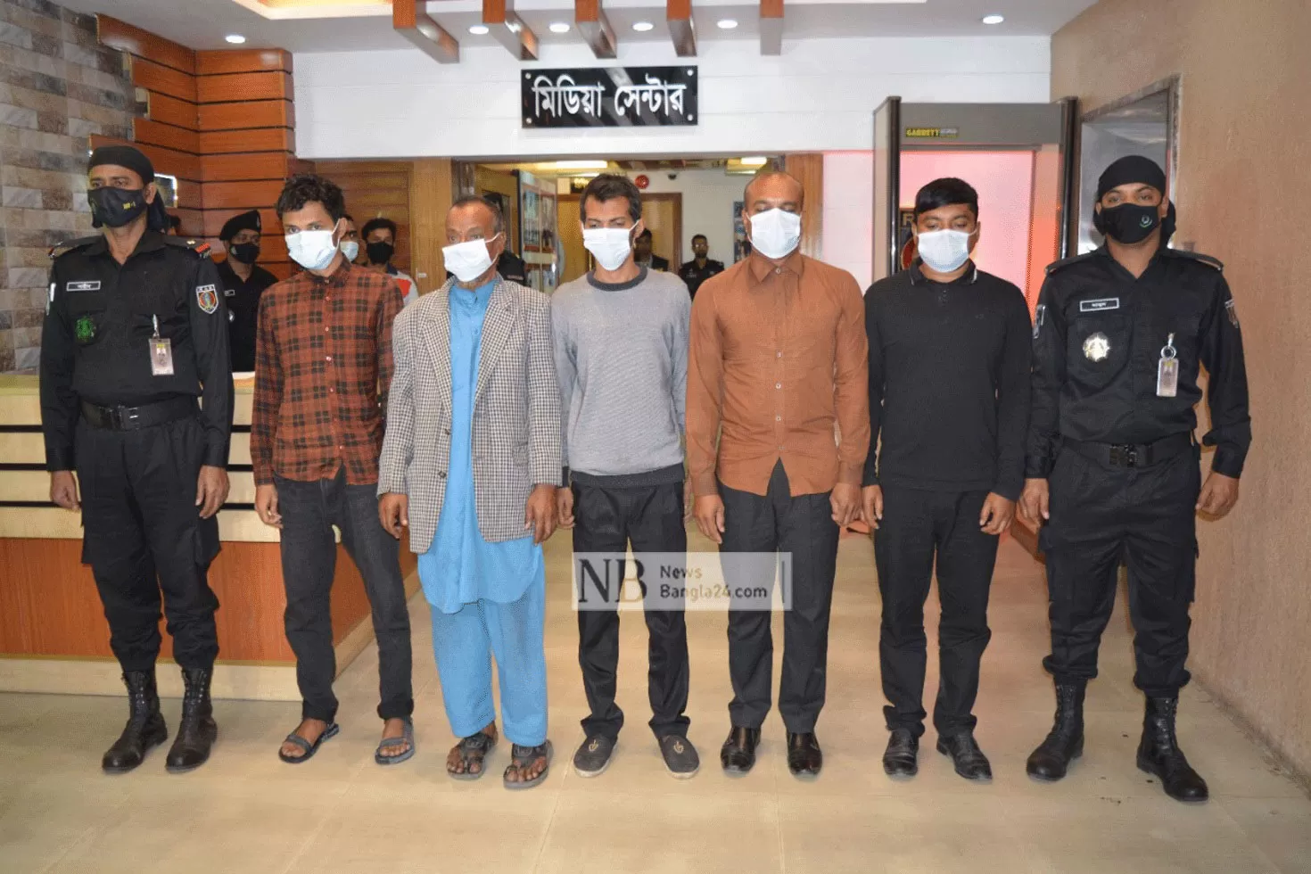 র‌্যাব সেজে সেনাবাহিনীতে চাকরি দেয়ার নামে প্রতারণা, গ্রেপ্তার ৫
