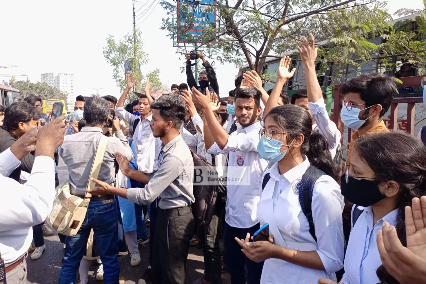 রামপুরায়-শিক্ষার্থীদের-অবস্থান-লাঞ্ছনার-অভিযোগে-উত্তেজনা