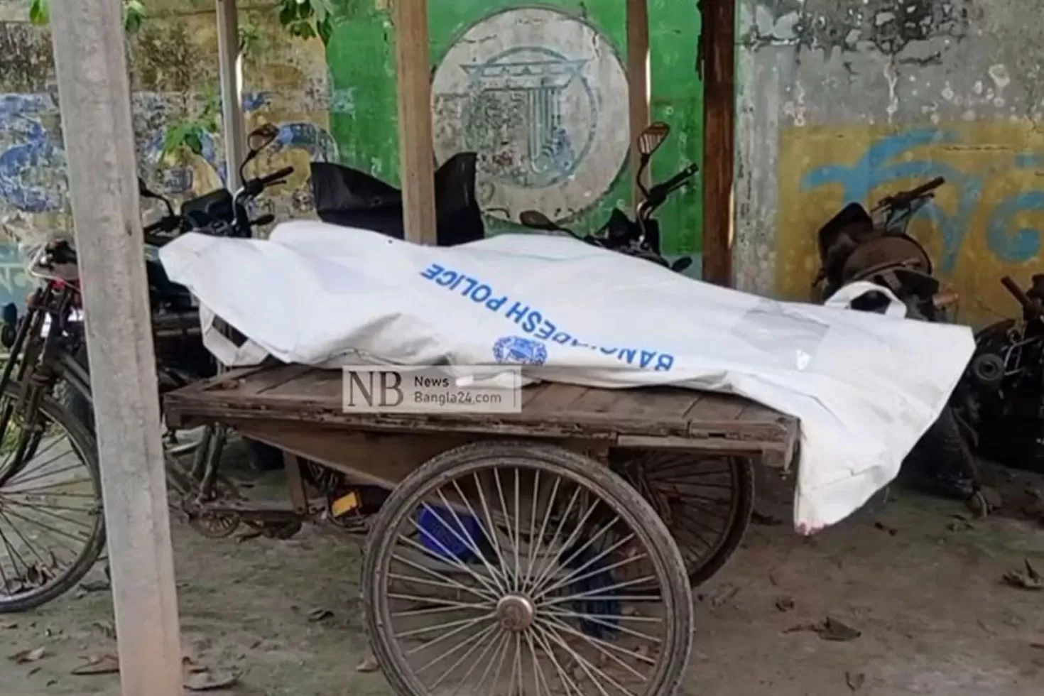তিতাসের পারে গাছে ঝুলছিল অটোরিকশাচালকের দেহ