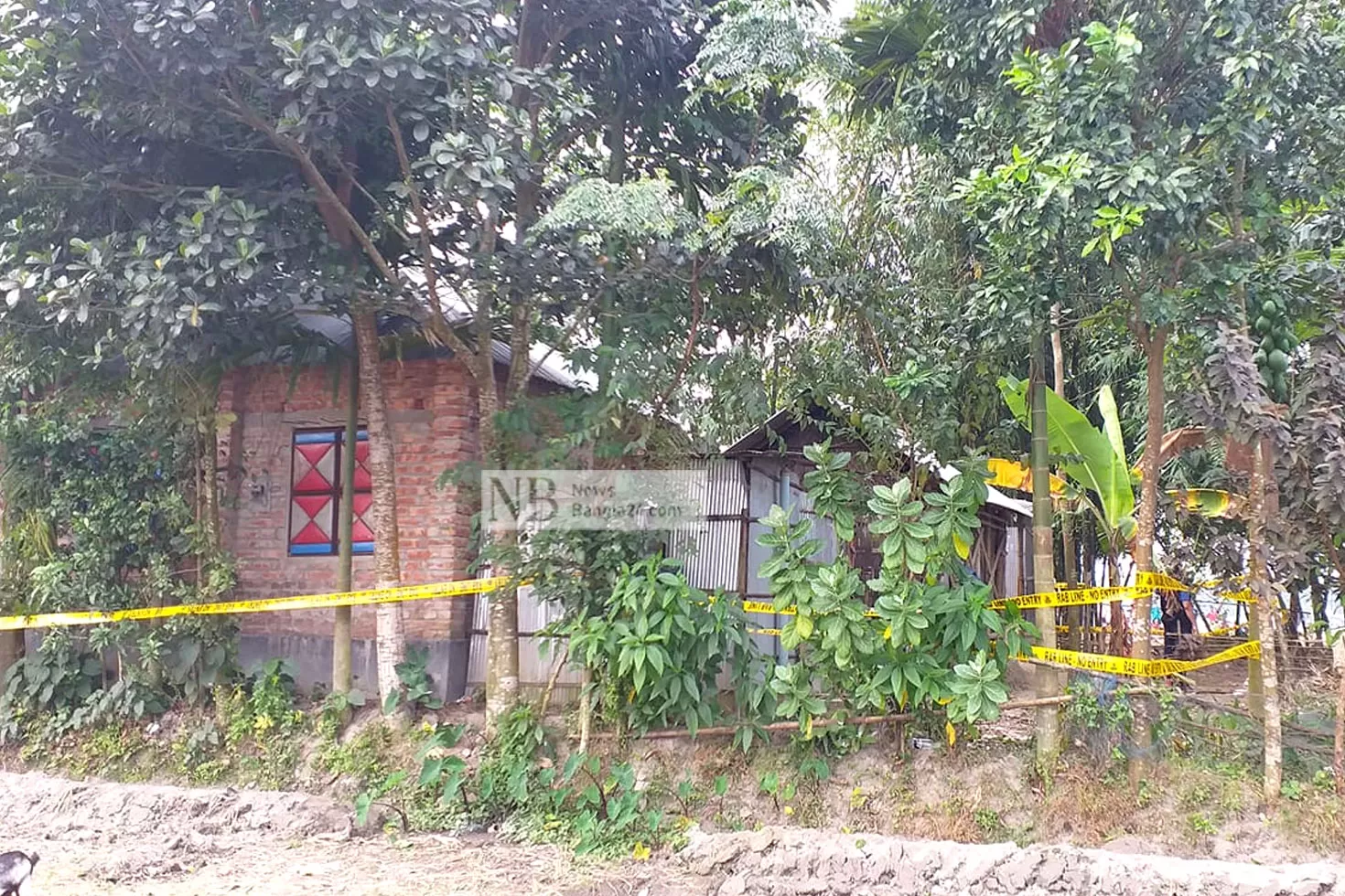 নীলফামারীতে জঙ্গি আস্তানা সন্দেহে বাড়ি ঘেরাও