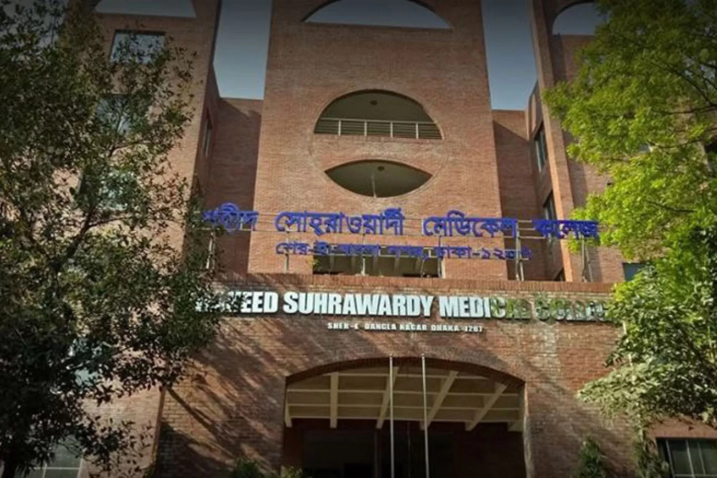 এবার কলেজগেটে ট্রাকচাপায় প্রাণ হারালেন সংবাদকর্মী