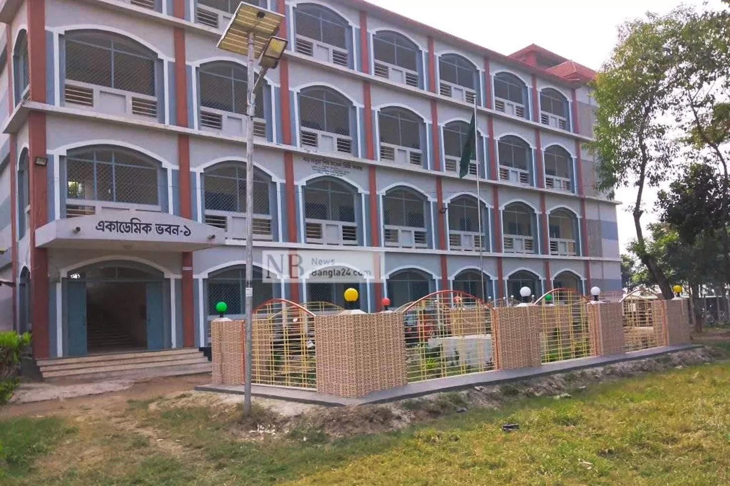 উপবৃত্তির টাকা দেয়ার কথা বলে শিক্ষার্থীদের সঙ্গে প্রতারণা