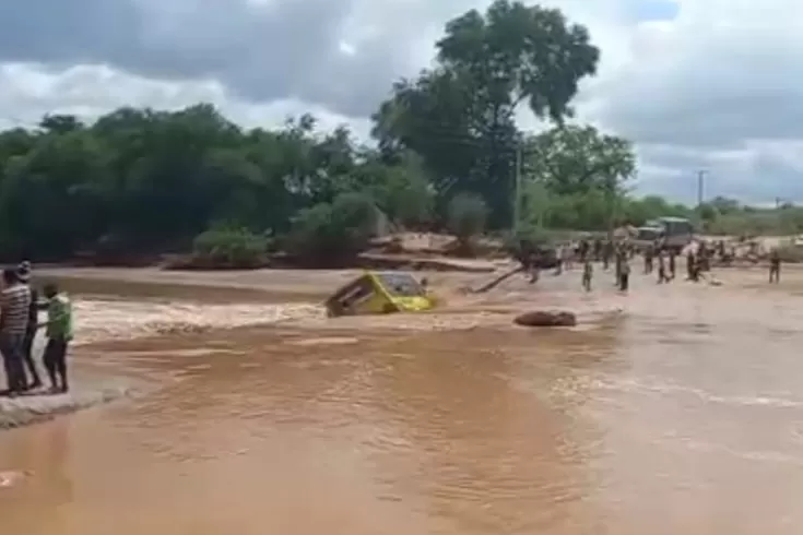 বিয়ে বাড়িগামী বাস নদীতে, নিহত ২৩